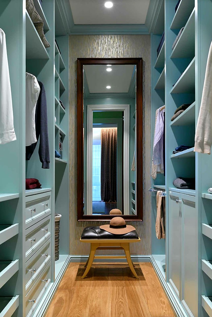 Параллельная гардеробная комната с большим зеркалом Азов