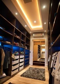 Большая открытая гардеробная комната с комбинированным наполнением Азов