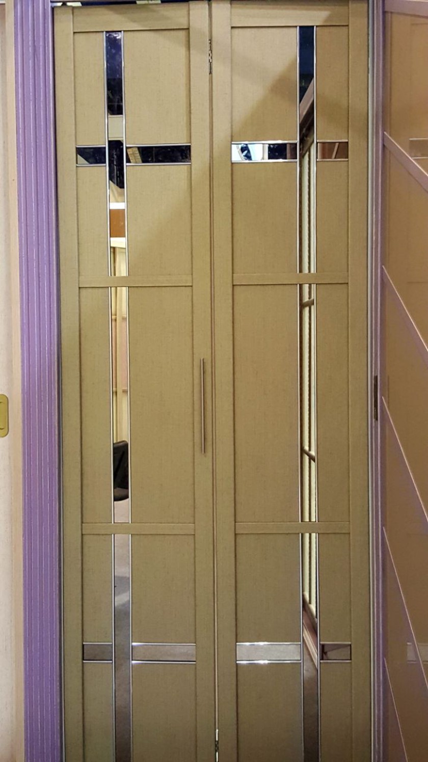 Двери гармошка шпонированные с зеркальным декором Азов
